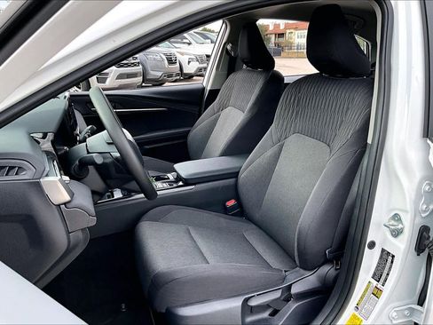 Used 2025 Toyota Camry LE image 8