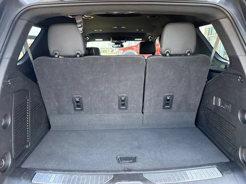 Used 2025 GMC Yukon Denali AWD/4WD image 9