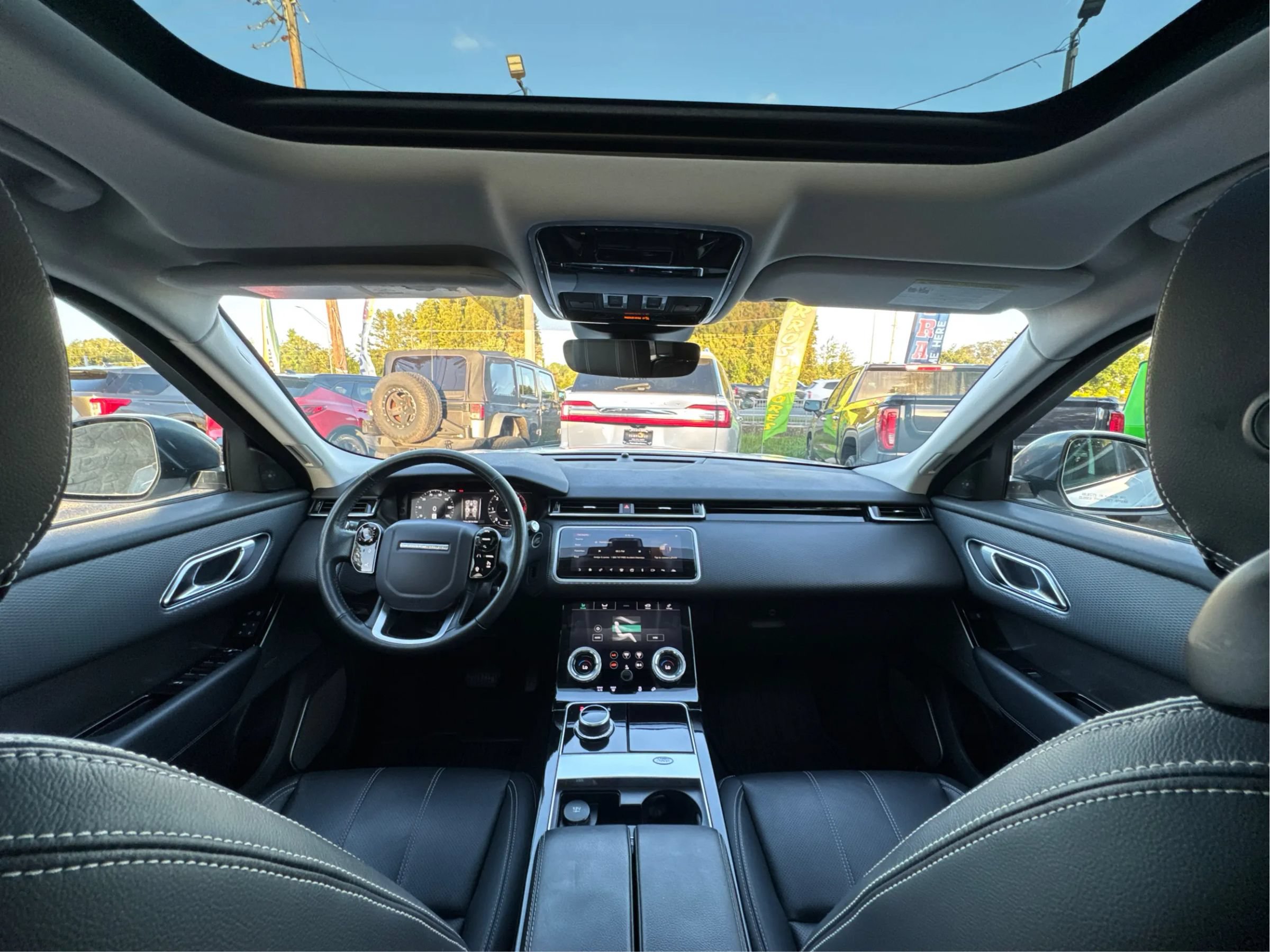 Used 2018 Land Rover Range Rover Velar S AWD/4WD image 25
