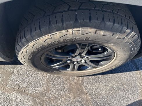 Used 2023 GMC Acadia AT4 w/ Technology Package image 9