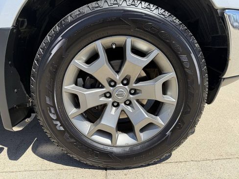 Used 2019 Nissan Frontier SL AWD/4WD image 10