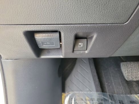 Used 2023 Toyota Highlander Limited image 34