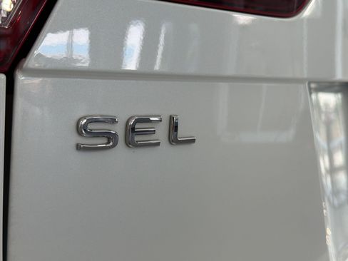 Certified 2024 Volkswagen Tiguan SEL R-Line AWD/4WD image 35