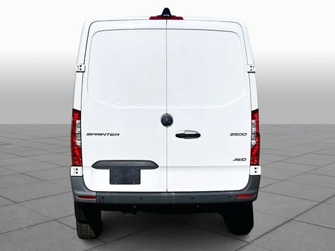 Used 2024 Mercedes-Benz Sprinter 2500 image 5