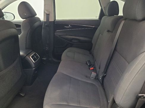 Used 2020 Kia Sorento AWD V6 image 18