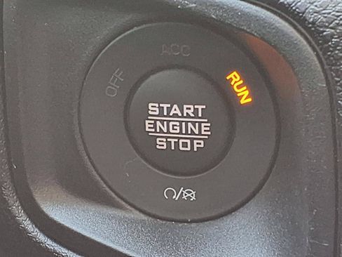 Used 2024 Jeep Gladiator Sport AWD/4WD image 12