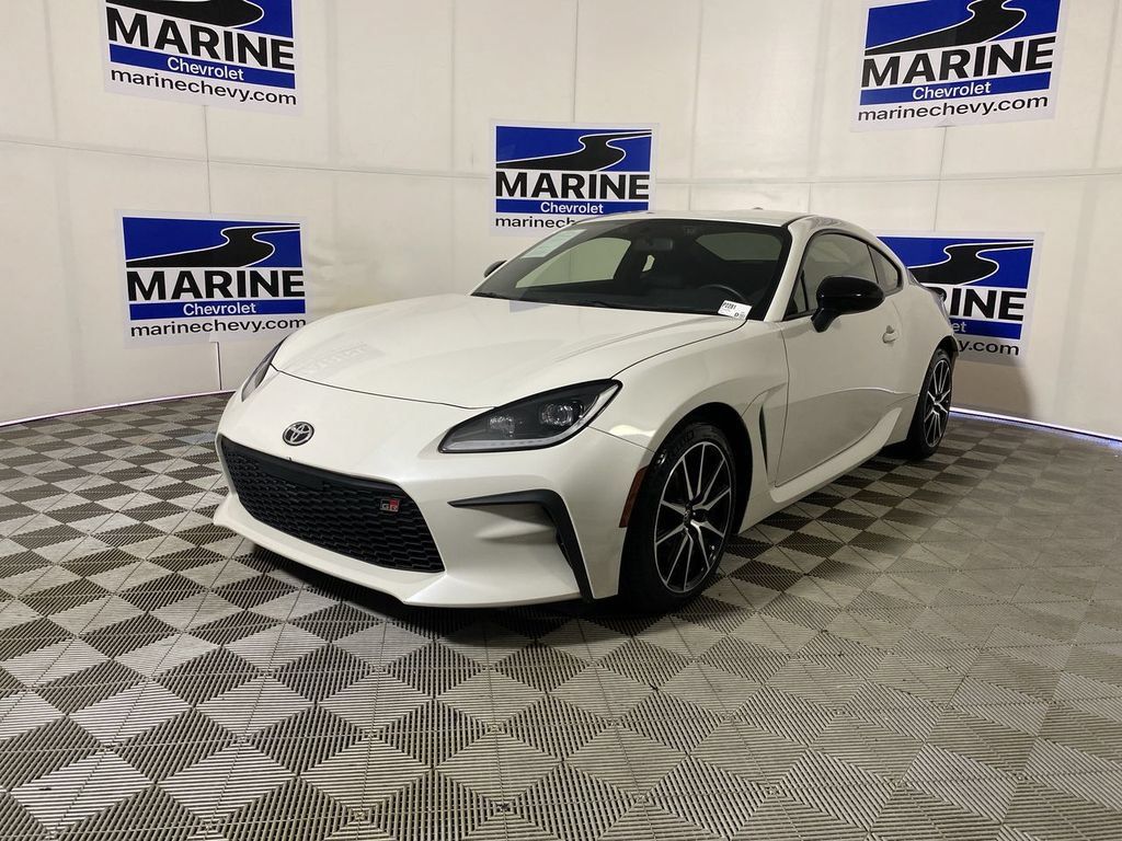 Used 2024 Toyota GR86 RWD image 11