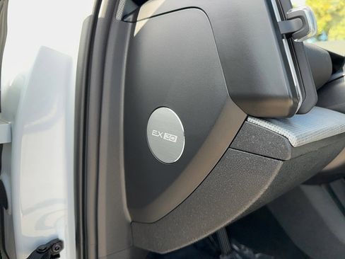 Used 2025 Volvo EX30 Ultra w/ Protection Package Premier image 11