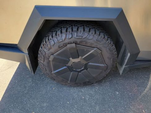 Used 2024 Tesla Cybertruck Cyberbeast AWD/4WD image 8