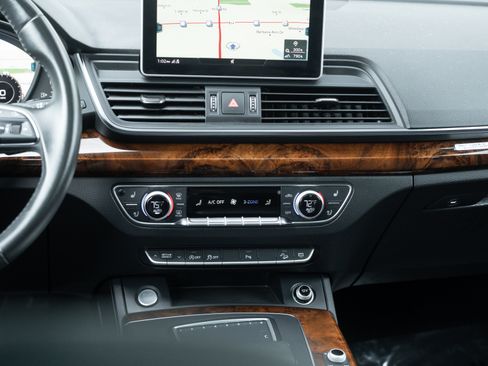 Used 2018 Audi Q5 2.0T Premium Plus w/ Premium Plus Package image 24