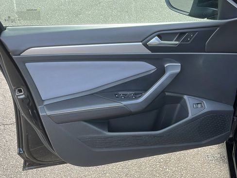 Used 2025 Volkswagen Jetta SE image 11