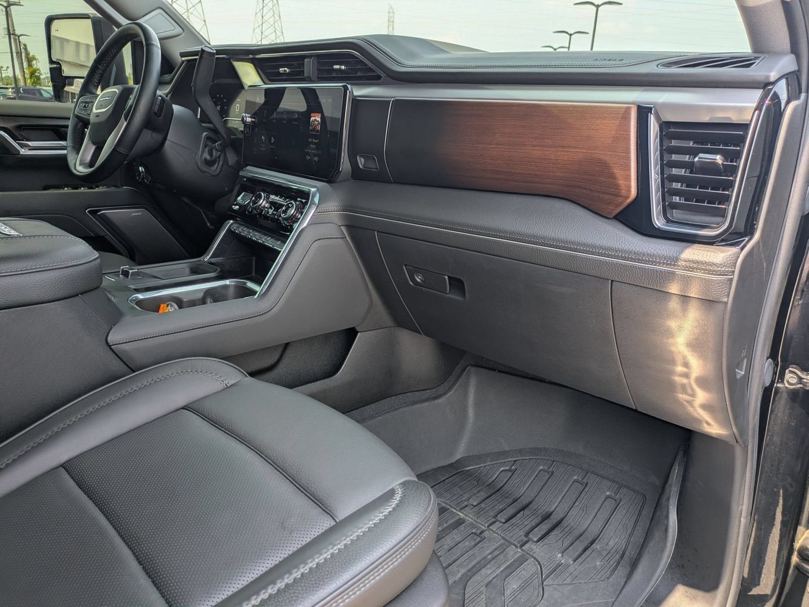 Used 2025 GMC Sierra 2500 Denali w/ Technology Package AWD/4WD image 29