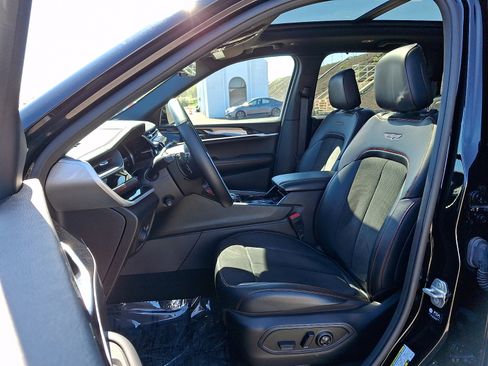 Certified 2022 Jeep Grand Cherokee Trailhawk w/ Luxury Tech Group III image 13