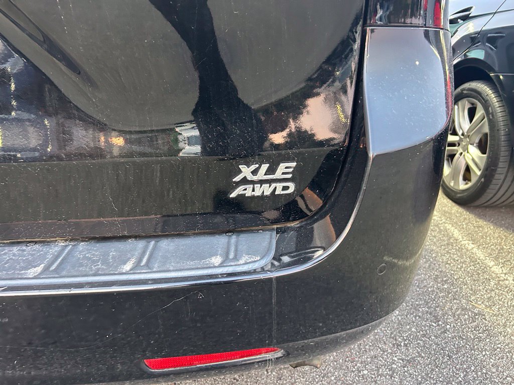 Used 2018 Toyota Sienna XLE w/ XLE Navigation Package AWD/4WD image 4