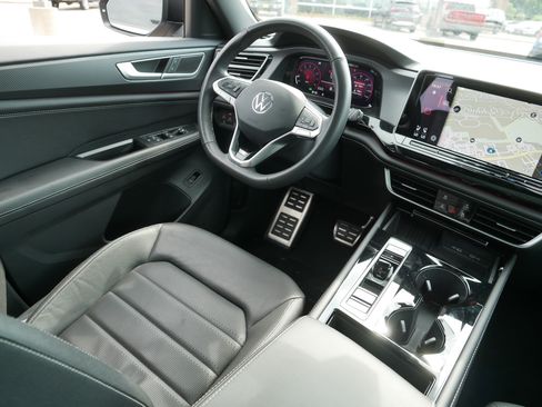 Used 2026 Volkswagen Atlas Cross Sport SEL R-Line AWD/4WD image 9
