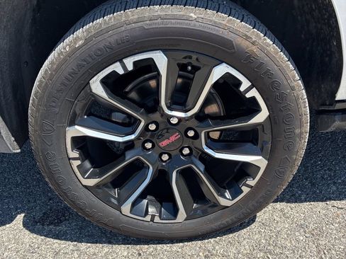Used 2023 GMC Yukon XL Denali w/ Denali Reserve Package AWD/4WD image 18
