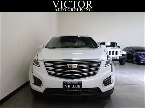 Used 2017 Cadillac XT5 Premium Luxury AWD/4WD image 2
