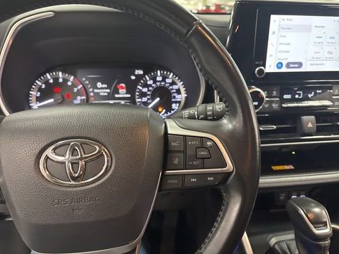 Used 2023 Toyota Highlander XLE image 27