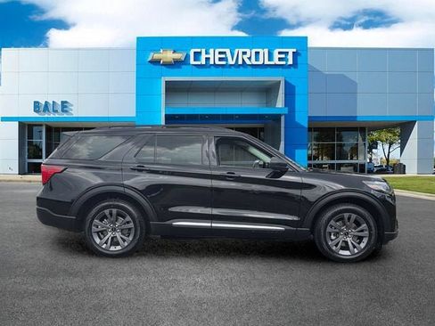 Used 2025 Ford Explorer Active w/ Active Comfort Package AWD/4WD image 2