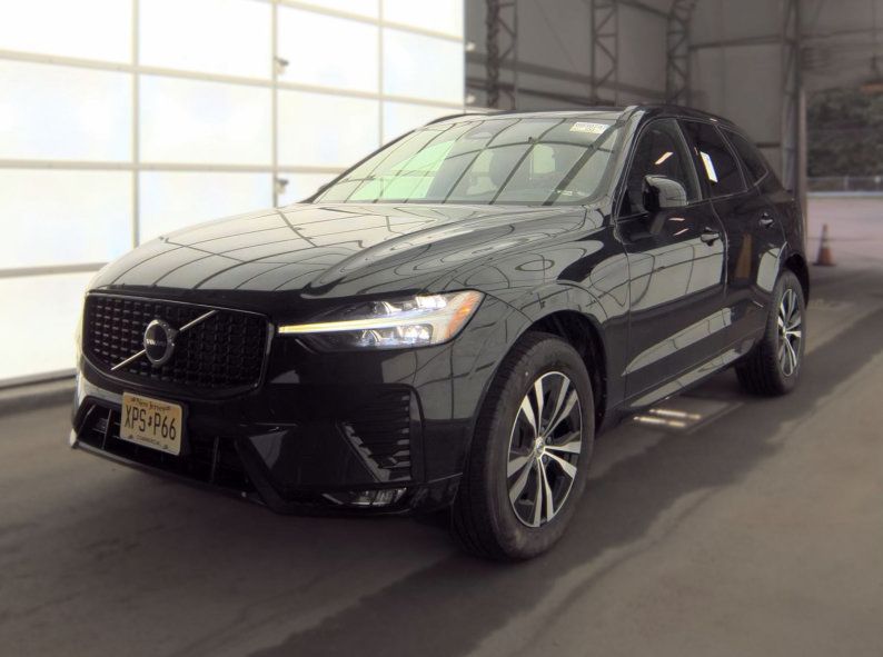 Used 2024 Volvo XC60 B5 Core AWD/4WD image 3
