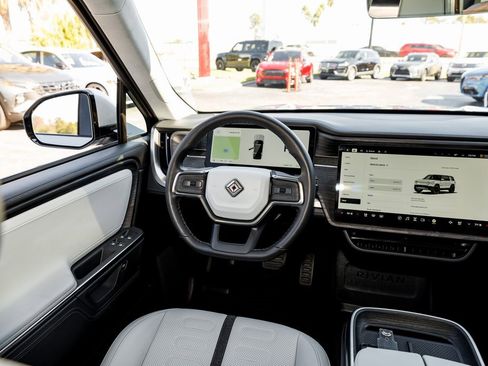 Used 2025 Rivian R1S Adventure image 33