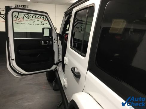 Used 2018 Jeep Wrangler Unlimited Rubicon AWD/4WD image 22