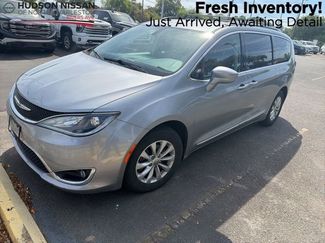 Used 2019 Chrysler Pacifica Touring-L video 1