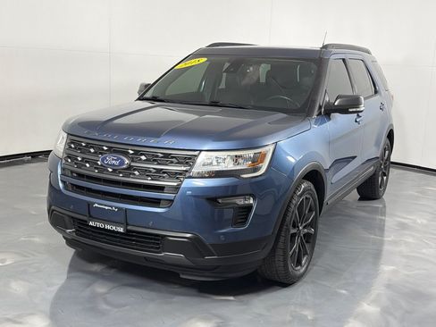 Used 2018 Ford Explorer XLT w/ Equipment Group 202A AWD/4WD image 10