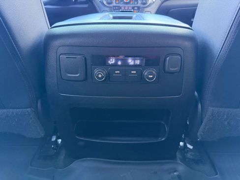 Used 2018 Chevrolet Suburban LT image 40