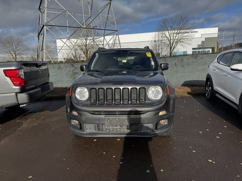 Used 2018 Jeep Renegade Altitude image 2