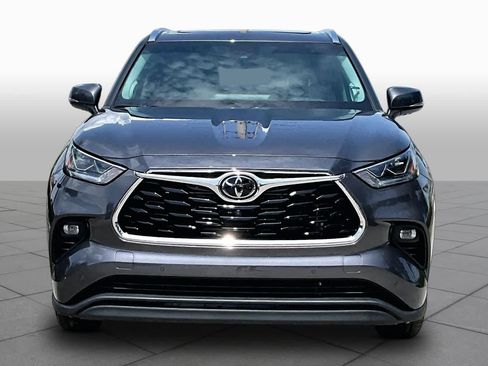 Used 2022 Toyota Highlander Limited FWD image 4