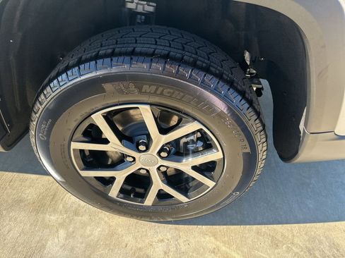 New 2025 Jeep Grand Cherokee L Limited image 13