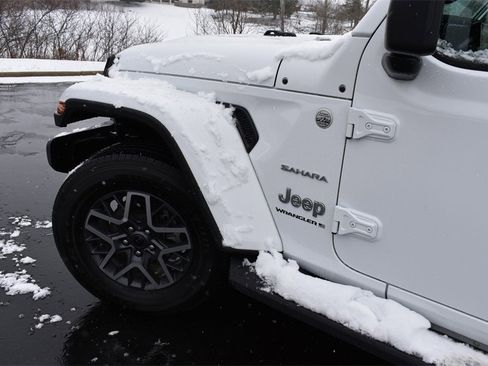 Certified 2024 Jeep Wrangler Sahara w/ Technology Group image 9