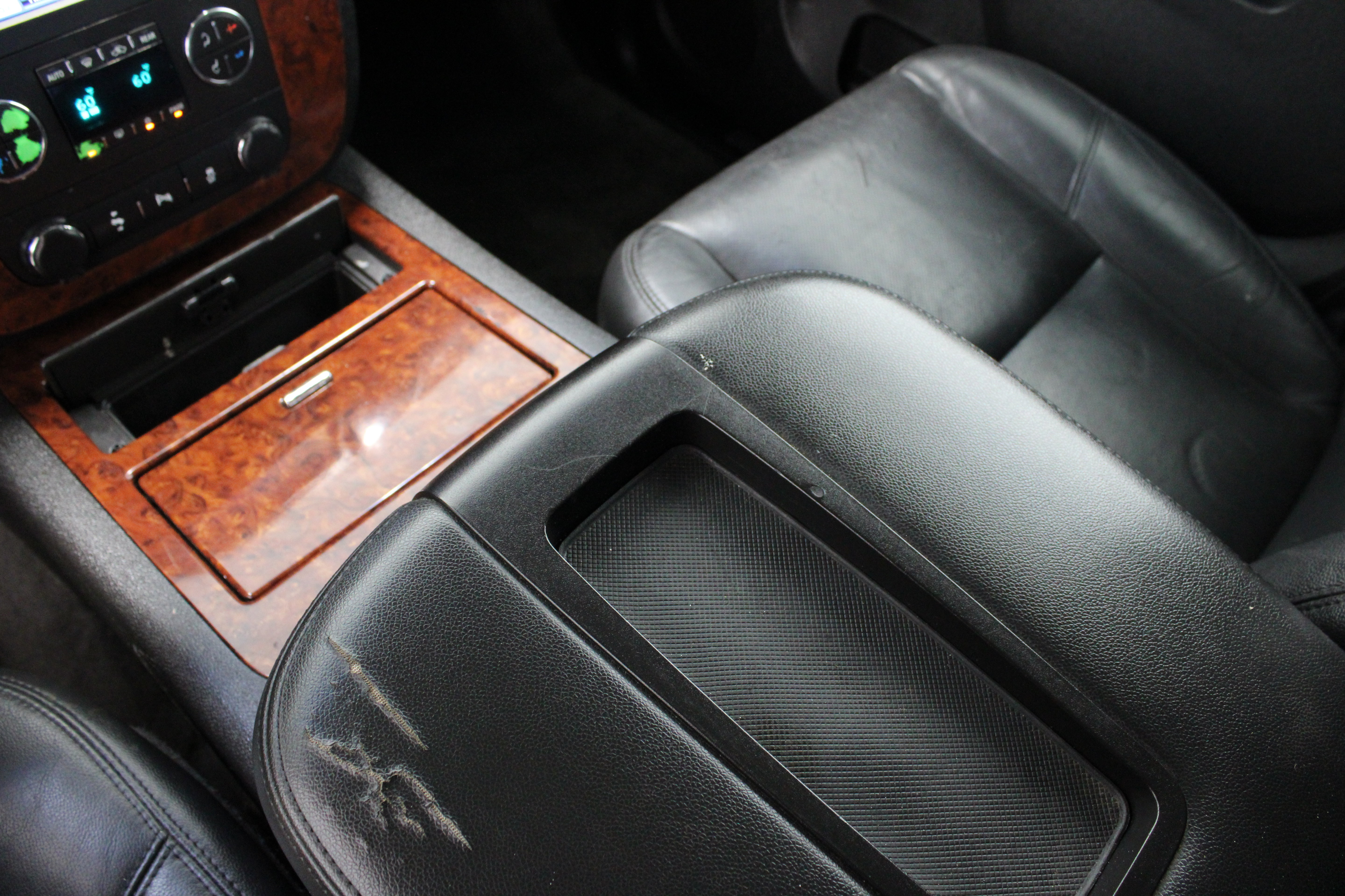 Used 2013 Chevrolet Tahoe LTZ RWD image 17