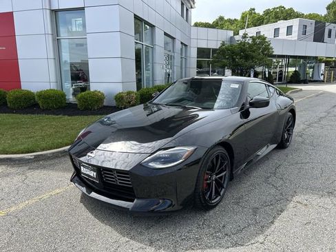 Certified 2024 Nissan Z Performance w/ Floor Mat Package RWD image 4