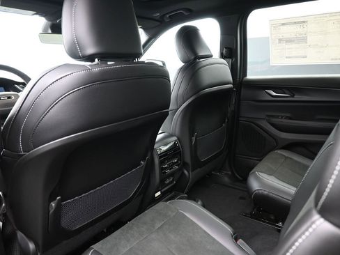 New 2025 Jeep Grand Cherokee L Altitude image 14