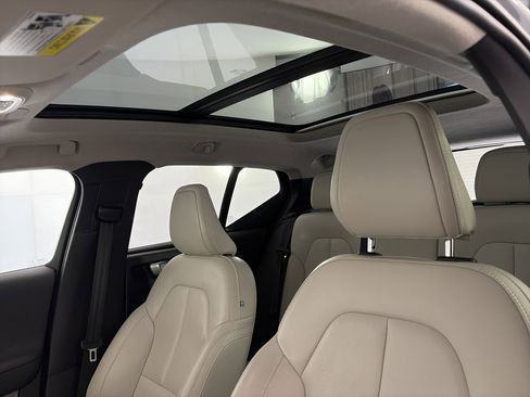 Used 2021 Volvo XC40 T5 Momentum w/ Premium Package image 26