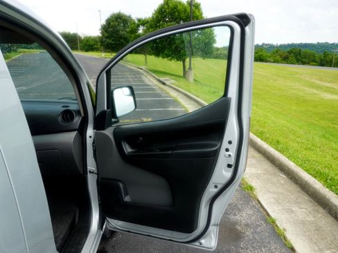 Used 2016 Nissan NV200 S image 16