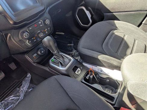 Used 2021 Jeep Renegade Latitude w/ Convenience Group image 16