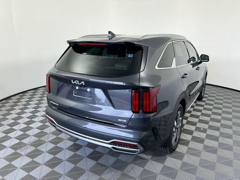 Certified 2023 Kia Sorento SX Prestige w/ Panoramic Sunroof Package image 3