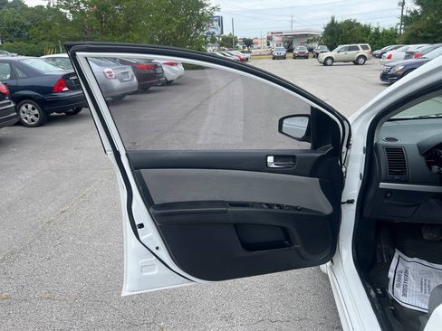 Used 2012 Nissan Sentra 2.0 SR w/ Special Edition Pkg FWD image 10