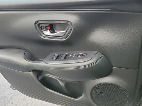 Used 2023 Honda HR-V LX image 19