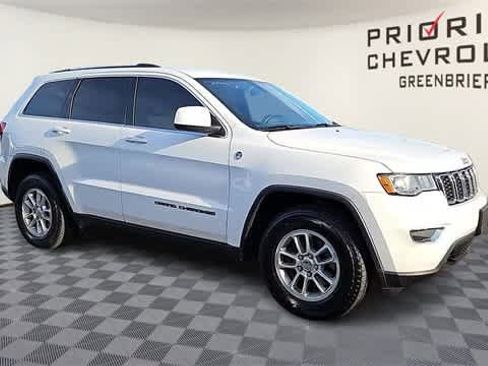 Used 2019 Jeep Grand Cherokee Laredo image 2