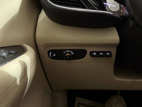 Certified 2022 Buick Envision Avenir w/ Technology Package II image 17
