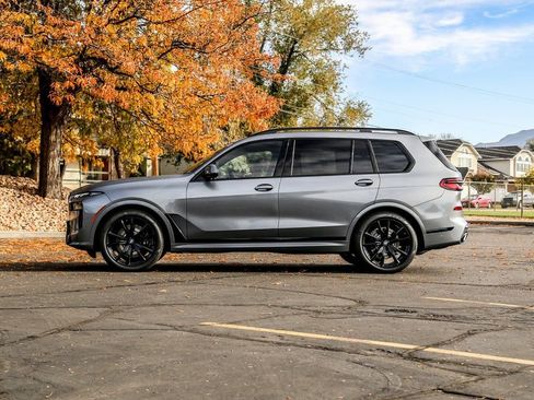 Used 2026 BMW X7 xDrive40i w/ Executive Package image 2
