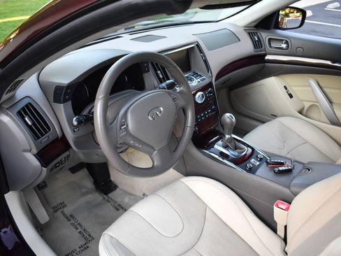 Used 2010 INFINITI G37 Convertible w/ Premium Pkg RWD image 10