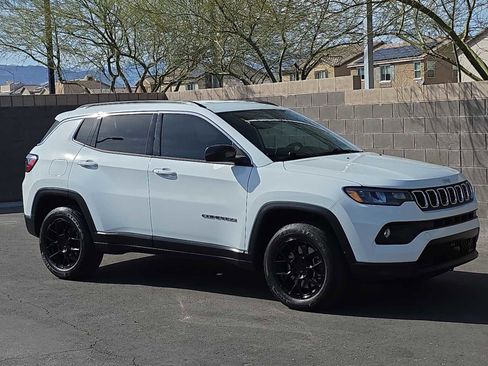 Used 2024 Jeep Compass Latitude image 3