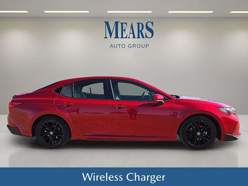 Used 2025 Toyota Camry SE image 7