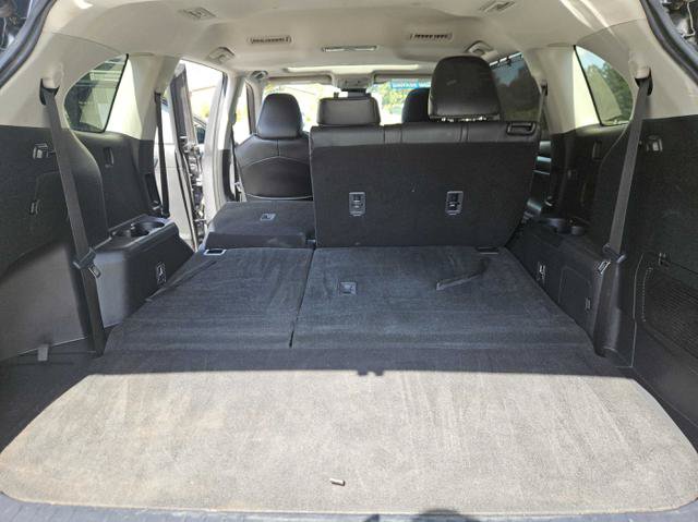 Used 2020 Toyota Highlander XLE FWD image 32