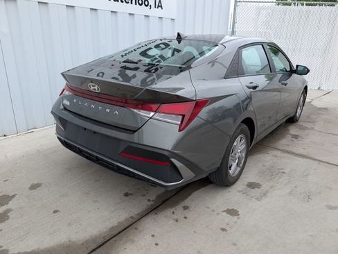 Used 2025 Hyundai Elantra SE w/ Cargo Package FWD image 16